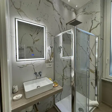 Casa de hóspedes Lina & 3*