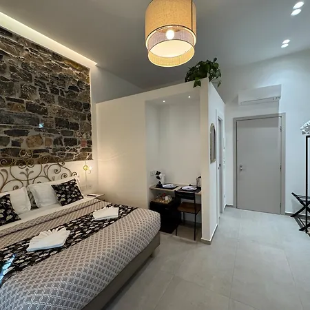 Lina & Guest house *