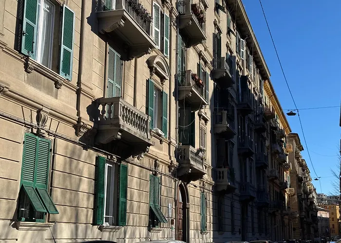 Lina & 招待所 斯培西亚