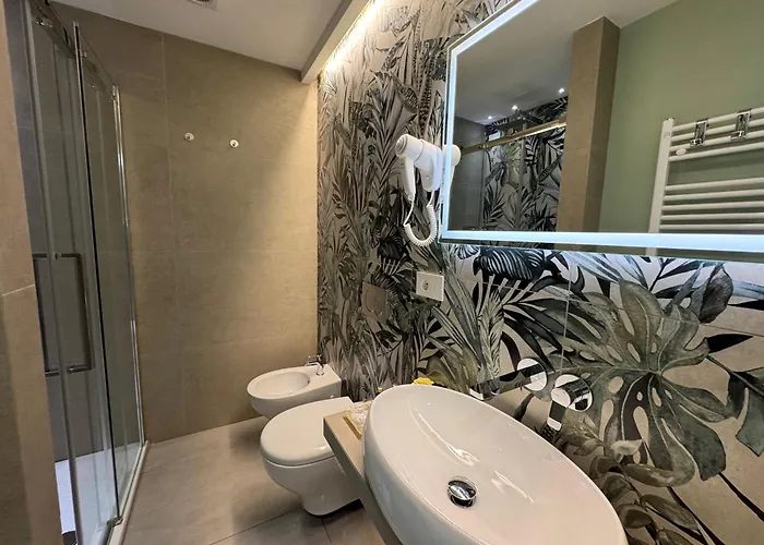 Lina & 招待所 斯培西亚