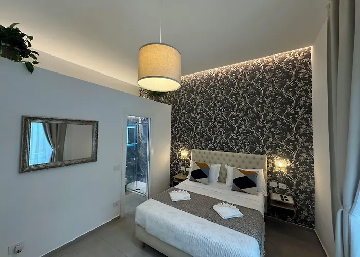 Lina & 招待所 斯培西亚