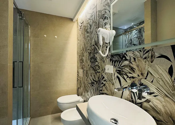 Lina & 招待所 斯培西亚