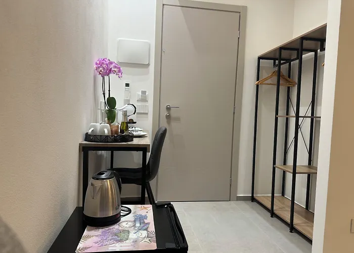 Lina & 招待所 斯培西亚